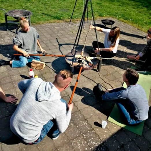 Bon-Fire Tilbehørssæt Med 4 Snobrødspinde, 2 Pandekagepander Og 2 Poptop 6 Bon-Fire Tilbehørssæt Med 4 Snobrødspinde, 2 Pandekagepander Og 2 Poptop - Billede 4